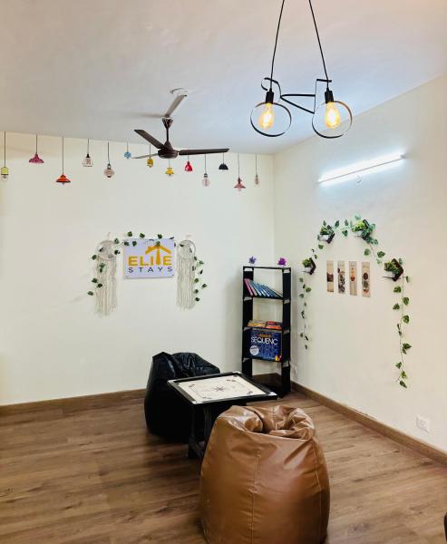 Elite Stays Viman nagar, Book  Hoteller i New Delhi med parkering, Parkering