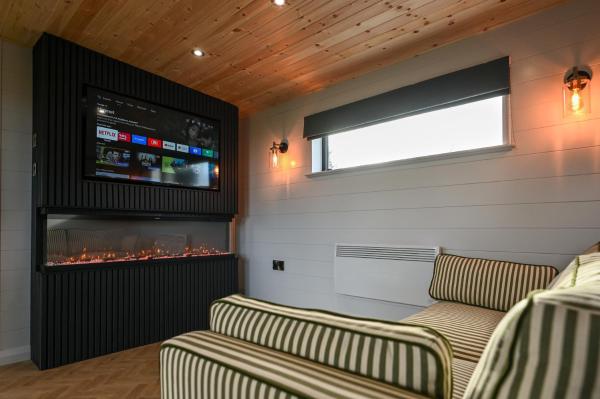 Staining Luxury Lodges, Book  Poulton le Fylde Lancashire