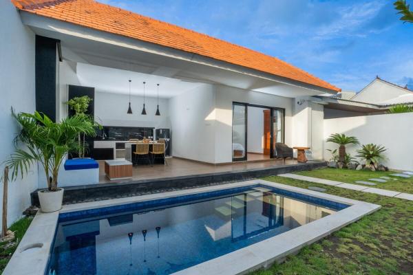 Cozy 1 Bedroom Luxury Villa with Pool and Breakfast, Book  Tabanan hoteller med parkering, Parkering