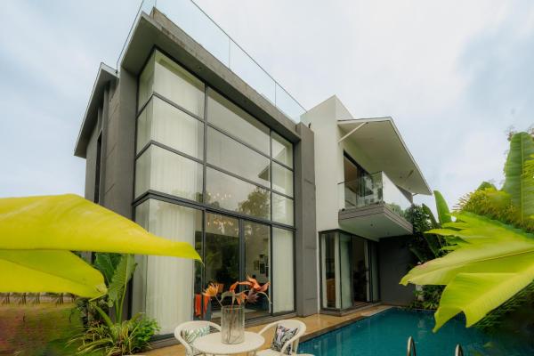 ELIVAAS PUro Sol 3-BHK Villa In a Gated Complex With Private Pool & Bathtub Near Popular Beaches, Book  Goa hoteller med pool, Swimmingpool