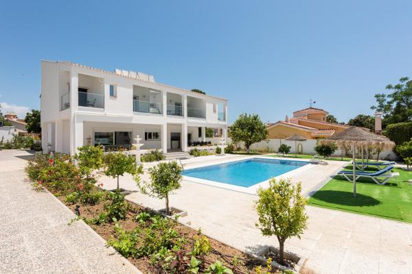 Villa Selvetta, lujo en Puerto Marina Benalmadena, Book  Hoteller i Costa del Sol med pool, Swimmingpool