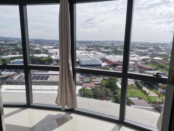 Sezuki JTower Stay, Book  Mandaue City hoteller med pool, Swimmingpool