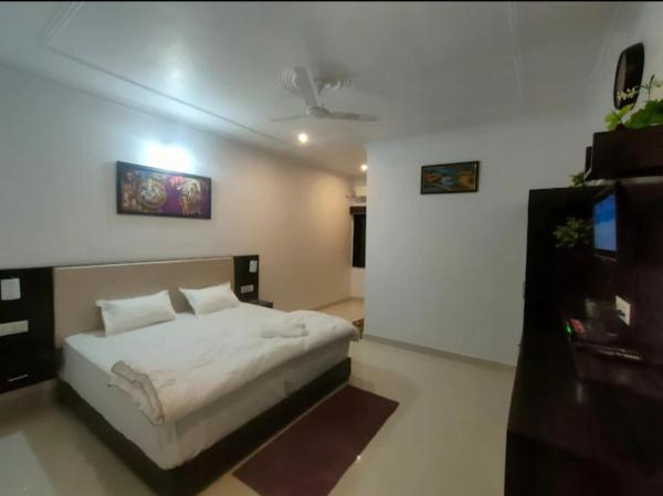 Hotel Arabiann night, Book  Khajuraho 