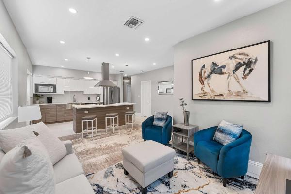 Modern 3 BR Villa Near Beach & FLL, Book  Hollywood Panhandle Florida