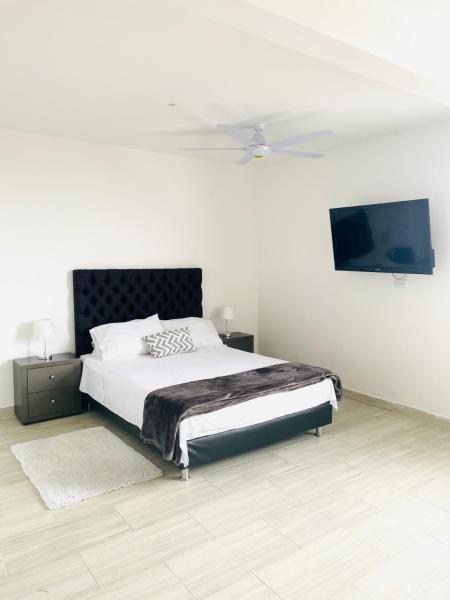 APARTAESTUDIOS INDEPENDIENTES CASA MIRAFLORES g, Book  Cali Cauca