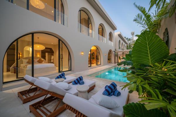 Villa Padang Senang - Tropical Luxe 3BR, Short Walk to the Beach, Book  Hoteller i Bali med pool, Swimmingpool