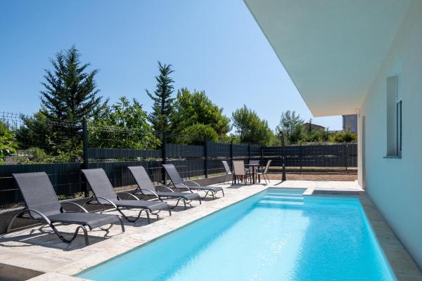 Family-friendly apartments with swimming pool Vir - Lozice, Vir - 24328, Book Lejlighed Hoteller i Zadar County med pool, Swimmingpool
