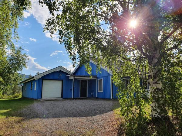 Villa Wolf, Book  Hoteller i Lapland Sweden med parkering, Parkering