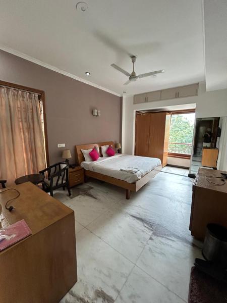 Hotel Corporate Crest - Golf Course Road, Book  Gurgaon 