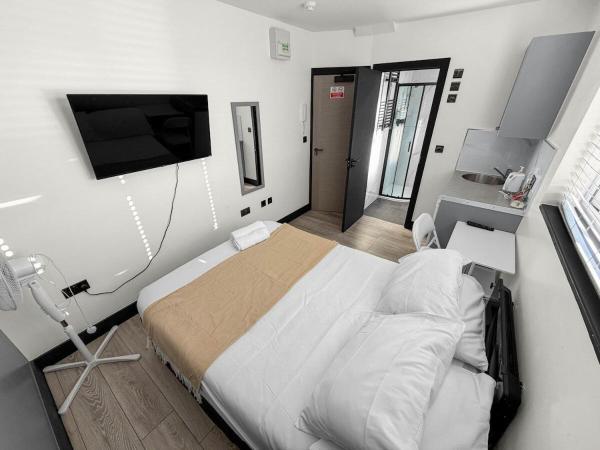 12 London Deluxe Studios, Book  Streatham Vale Greater London