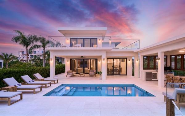 Sunny Bay Estate Villa 4 Bedroom Waterfront, Book  Providenciales Turks &amp; Caicos-øerne