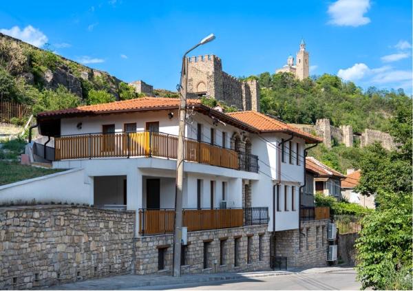 Tarnovka - Guest Rooms, Book  Gabrovo hoteller med parkering, Parkering