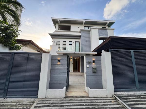Halika Villa & Capitolo events place near BGC, Book  Luzon hoteller med parkering, Parkering