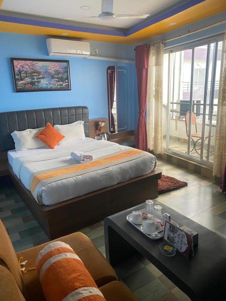 Hotel Holiday Home, Book  Bākhri Kharka 
