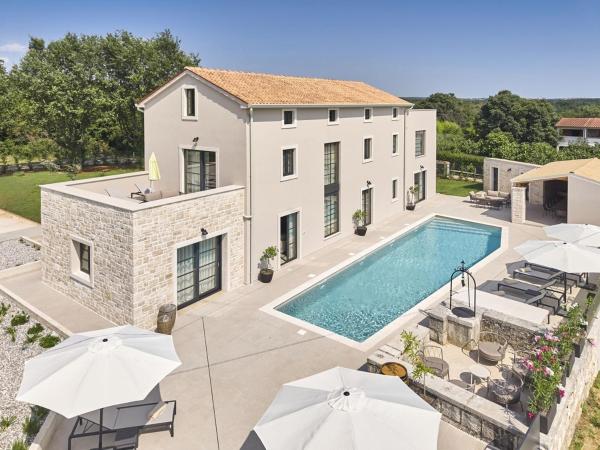 Villa Madora, Book  Hoteller i Poreč Riviera med pool, Swimmingpool