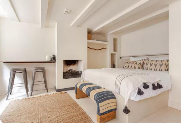 Luxury canal suite in the best location of Amsterdam, Book  Amsterdam 