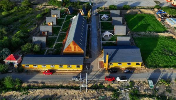 Fengchui Banxia Manor Wild Luxury Camp, Book  Xinjiang hoteller med parkering, Parkering