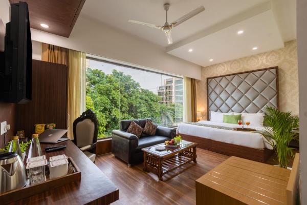 Aliste millennium City centre, Fortis Gurugram, Book  Hoteller i Haryana med parkering, Parkering
