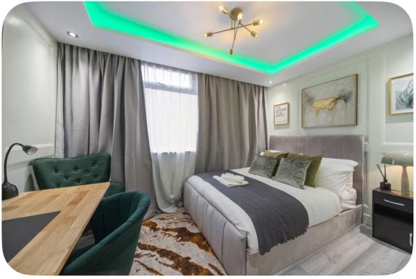 South East Ensuite 12mins to Elizabeth line, Book  Hoteller i Thamesmead med parkering, Parkering