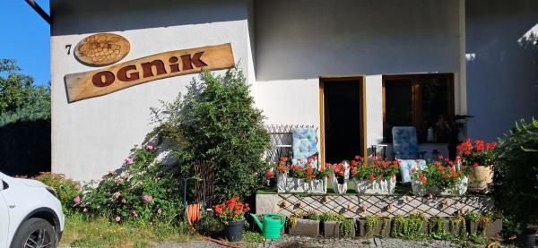 Ognik Pokoje, Book  Lower Silesia hoteller med parkering, Parkering