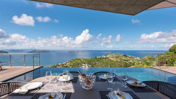 Unparalleled Luxury Villa with Ocean Vistas in Vitet, Book  Quartier de Lorient hoteller med pool, Swimmingpool