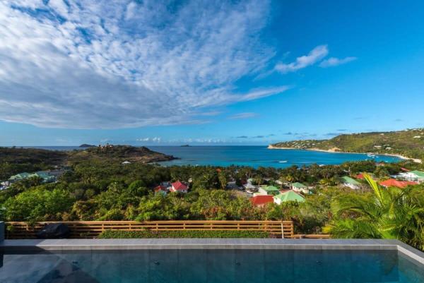 Refreshing Villa Atop the Hills of Lorient, Book  Gustavia hoteller med parkering, Parkering