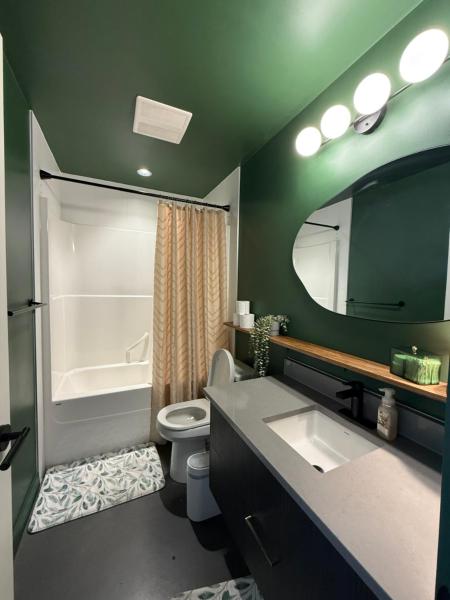 Stylish Condo, Riverview, Downtown East Village, Mins to Stampede, Saddledome, Book  Calgary Calgary Region