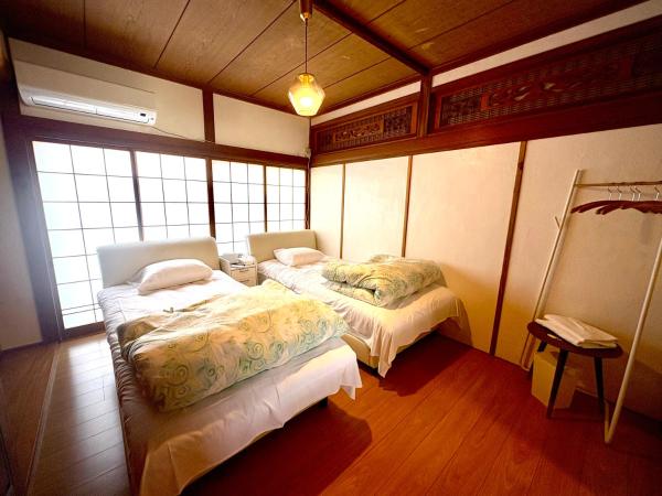 Aoshima Riverside House, Book  Hoteller i Kyushu med parkering, Parkering