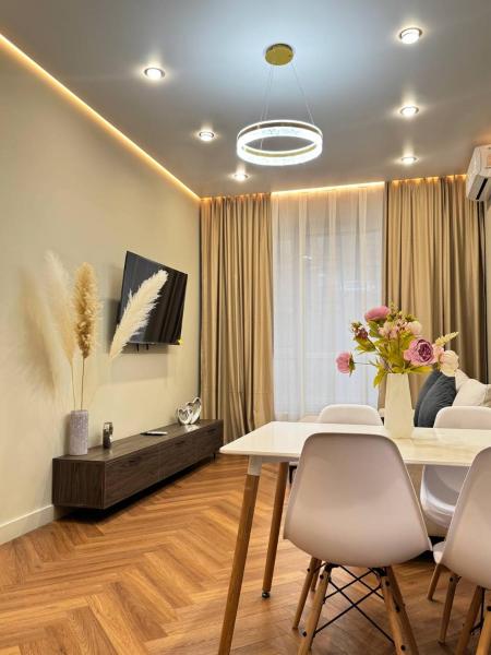 Центр города 2 room meridian apartments super new modern, Book Lejlighed Almaty hoteller med parkering, Parkering