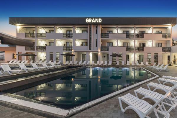 GRAND Hotel NEW 2025, Book  Solotvyno 