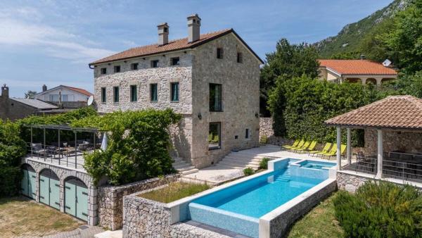 Villa Stone by aneo travel, Book  Kvarner hoteller med parkering, Parkering
