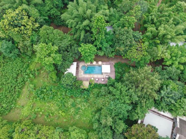 Brij Sone Bagh, Bandhavgarh - A Luxury Jungle Retreat, Book  Hoteller i New Delhi med pool, Swimmingpool