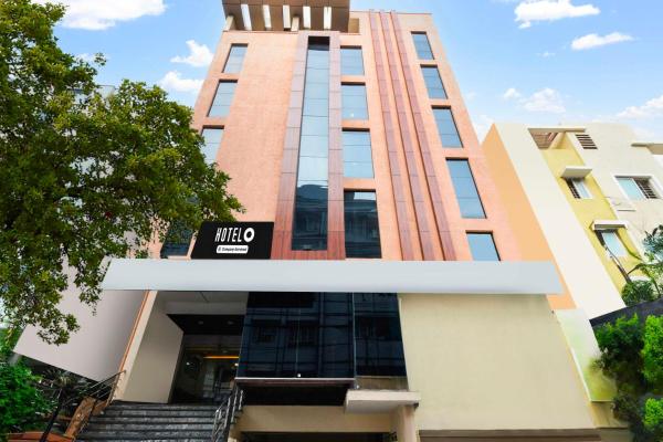 Townhouse Durgam Cheruvu Metro Station, Book  Hyderabad 