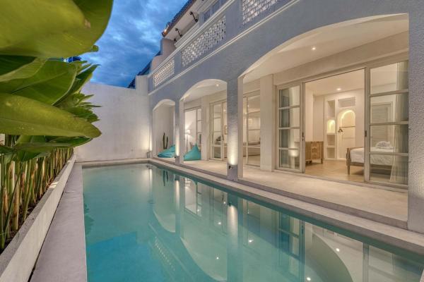 Villa Isabella 4BR Brand New in Berawa, Canggu, Book  Canggu Badung