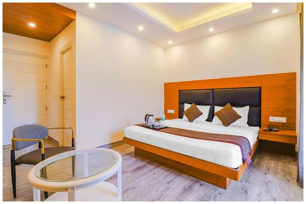 HOTEL NEW AURA PALACE Near Mall Road - All Rooms Hygiene and Spacious - The Best Hotel with Mountain Views, Book  Mussoorie Uttarakhand