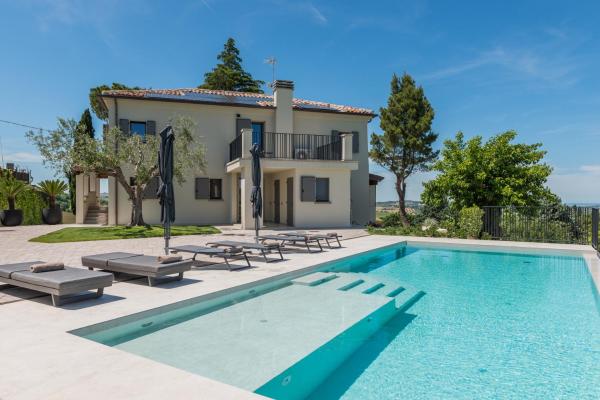 Villa Maracci, Book  Montescudo hoteller med parkering, Parkering