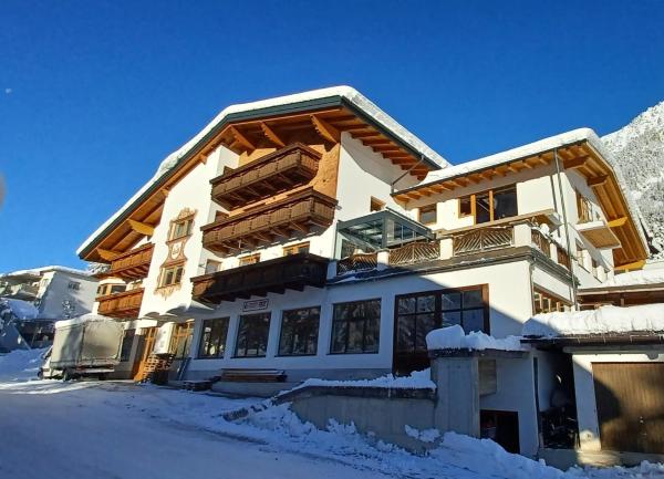 Appartement St. Hubertus, Book  Hoteller i Tyrol med parkering, Parkering