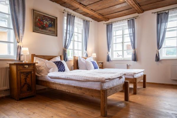 Penzion Renesance, Book  Liberec Region hoteller med parkering, Parkering