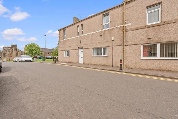 Modern Bannockburn Guest House - Ensuite Rooms Only, Book  Scotland hoteller med parkering, Parkering