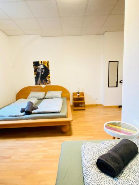 Simple Private Rooms in 3-Bedroom Apartment Near Train Station, Book Lejlighed Wien Østrig, nær Liesing Railway Station