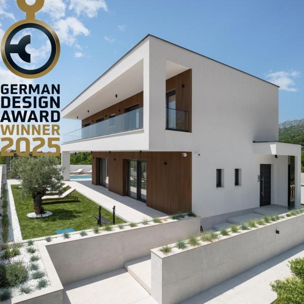 New! Luxury Villa Cvita-design award winner 2025, Book  Hoteller i Zadar County med pool, Swimmingpool