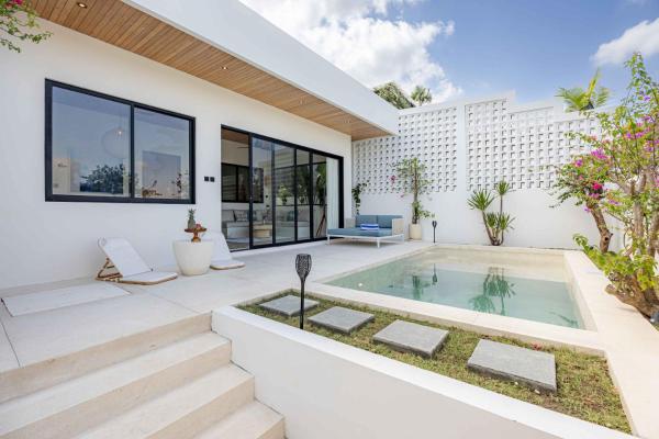 NEW Ocean-Blue Enclosed AC 1BR Villa Next To Berawa With Calming Vibes, Book  Canggu Badung
