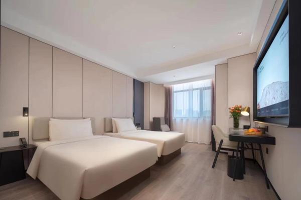 Atour Hotel Zhengzhou Zhenghong City Garden Road, Book  Hoteller i Jinshui District med parkering, Parkering