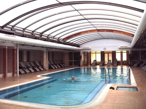 Szuperapartman, Book  Western Transdanubia hoteller med pool, Swimmingpool