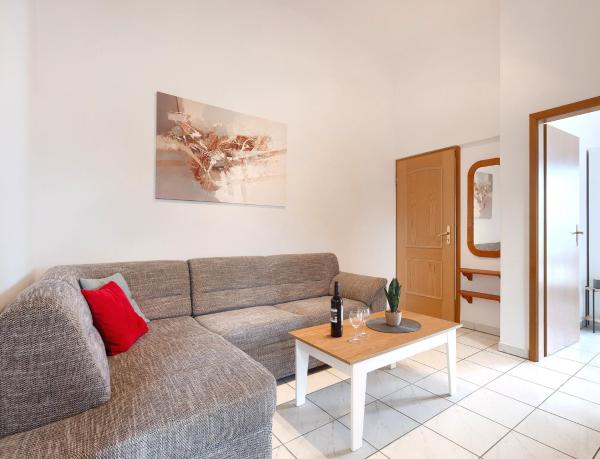 Ferienwohnungen Spadici mit 2 Schlafzimmern 300m bis zum Strand, Book  Poreč Poreč Riviera