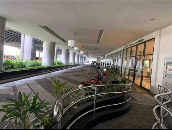 JRM Staycation Naia T3 C66E, Book Hotel Luzon hoteller med parkering, Parkering