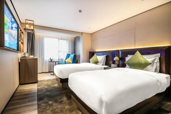 Beijing Road Four-Diamond Hotel-1 km From The Metro-宜尚plus酒店, Book  Guangdong hoteller med parkering, Parkering