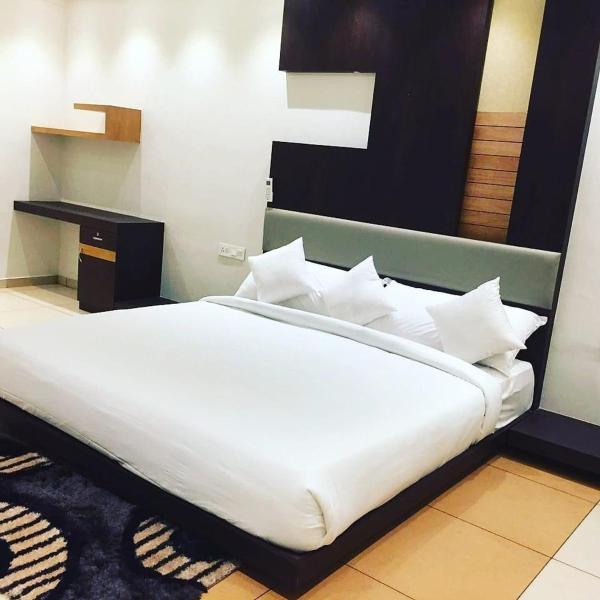 HOTEL AL AMANA TOWER, Book  Kondotty New Delhi