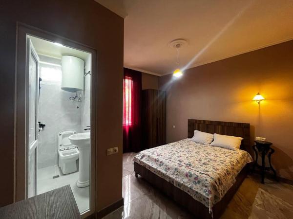 Nargizi guest house, Book  Ajara hoteller med parkering, Parkering