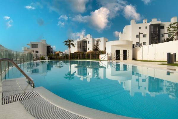 Maras Apartments Higuerón West - Garden Villa - 246 m2 of Private Terrace & Garden - Like a House, Book Lejlighed Hoteller i Costa del Sol med pool, Swimmingpool